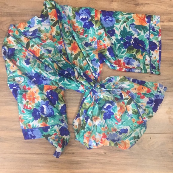 val mode Other - NWOT Val Mode floral short robe Sz S/M